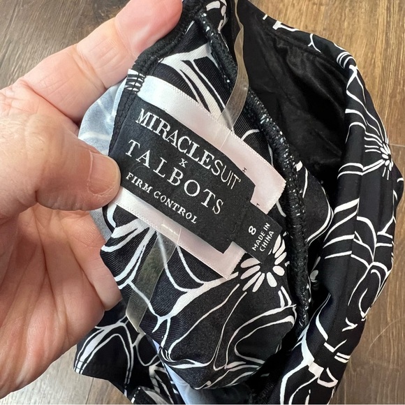 TALBOTS Miracle One Shoulder Black Floral One Piece Swimsuit SZ 8 - Picture 6 of 7